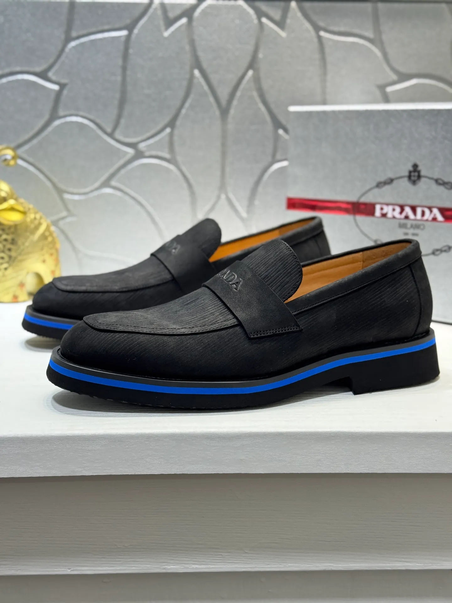 Men's shoes 💰520💰 PRADA*——◾ Prada~Thick-soled men's shoes, original single-level perfect boutique, brogue style men's formal casual leather shoes, luxurious materials, imported cowhide, with water-dyed cowhide lining, 4.5cm increased PU foam lightweight outsole, perfectly restore the original classic, purchase the original 1:1 accurate replica, welcome all comparisons 🆚, the design is full of modernity, versatile and fashionable urban men! Size: 39-44 (38.45.46.47 customized)